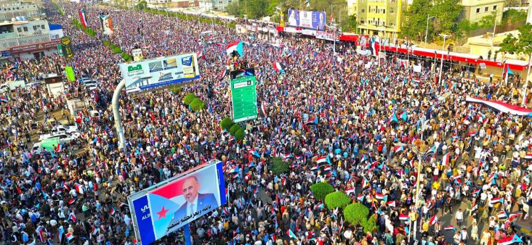 تلبية لدعوة الرئيس الزُبيدي .. أبناء الجنوب يحتشدون في العاصمة عدن بمليونة الثبات والتصعيد الشعبي "بيان"