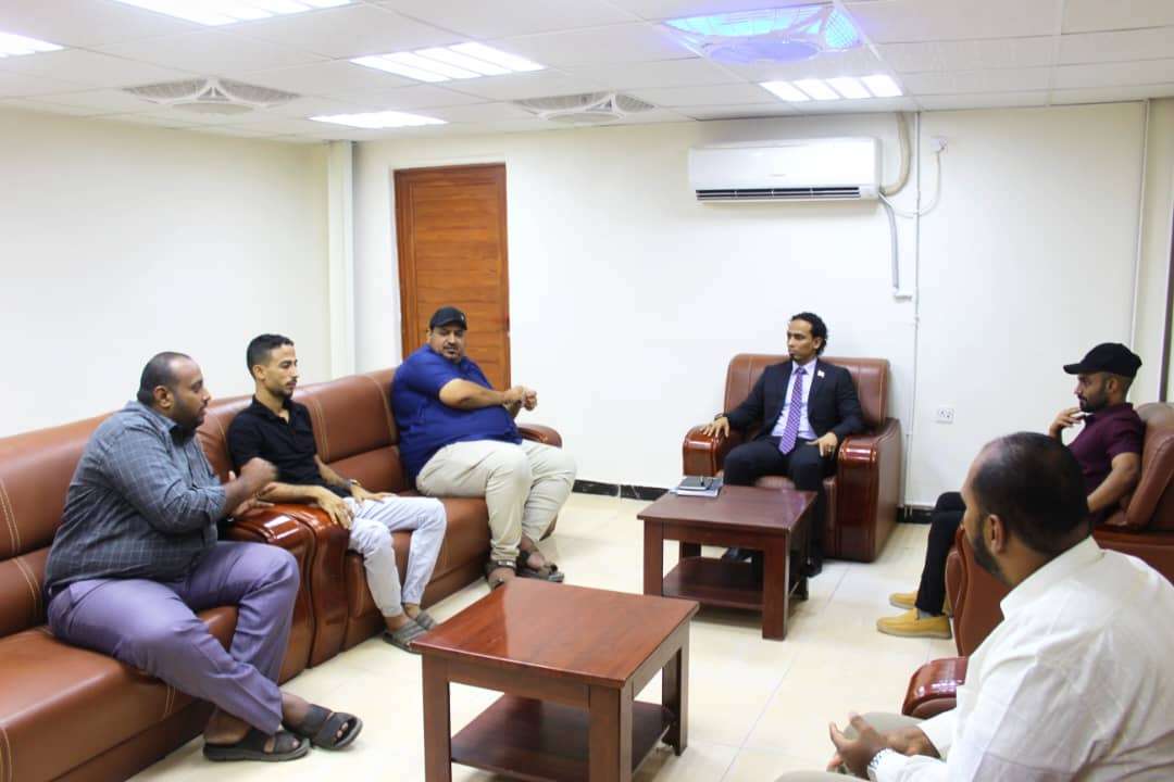 رئيس تنفيذية انتقالي العاصمة عدن يلتقي اللجان المجتمعية في منطقة شعب العيدروس بصيرة