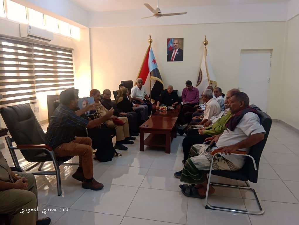 مجلس المستشارين يُشيد بمشاركة أبناء شعب الجنوب في الوقفة الاحتجاجية الرافضة لإغلاق مقر الجمعية الوطنية