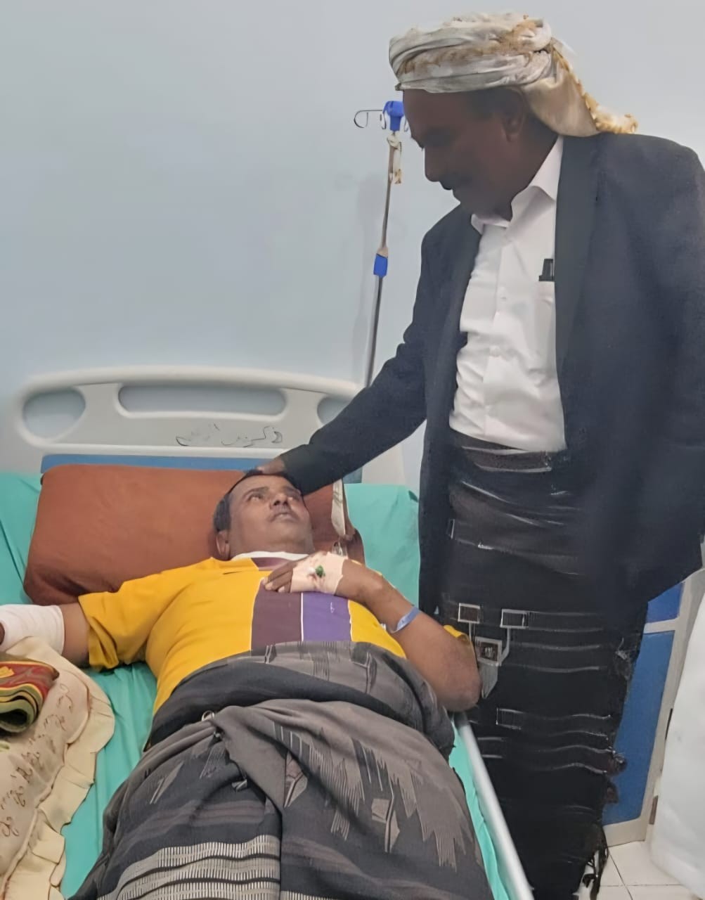 رئيس تنفيذية انتقالي شبوة يطمئن على جرحى التظاهرة السلمية في عتق