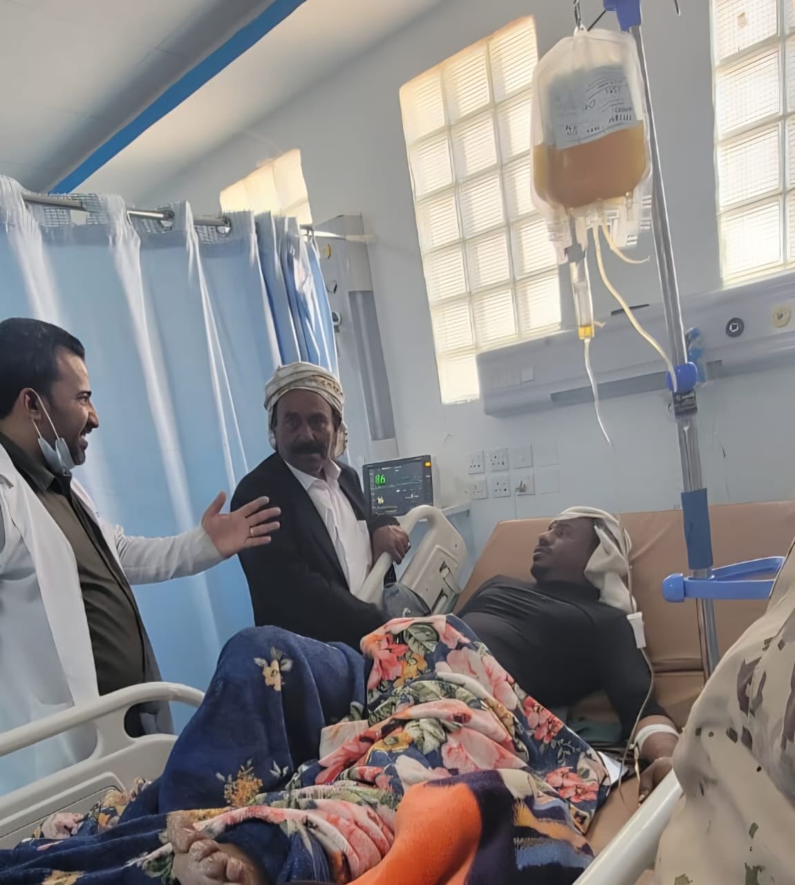 رئيس تنفيذية انتقالي شبوة يطمئن على جرحى التظاهرة السلمية في عتق