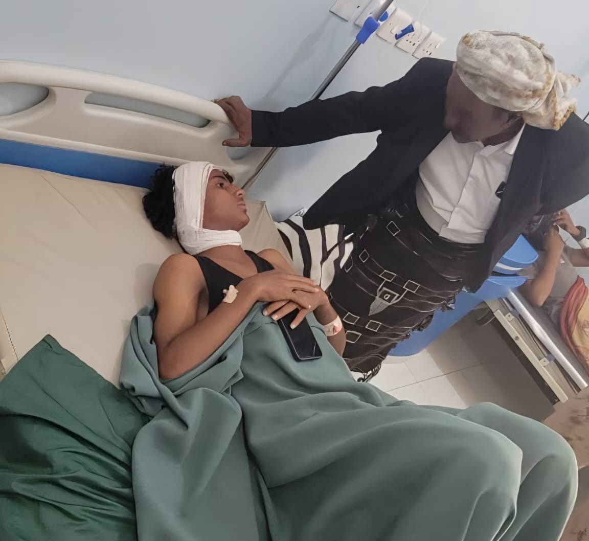 رئيس تنفيذية انتقالي شبوة يطمئن على جرحى التظاهرة السلمية في عتق