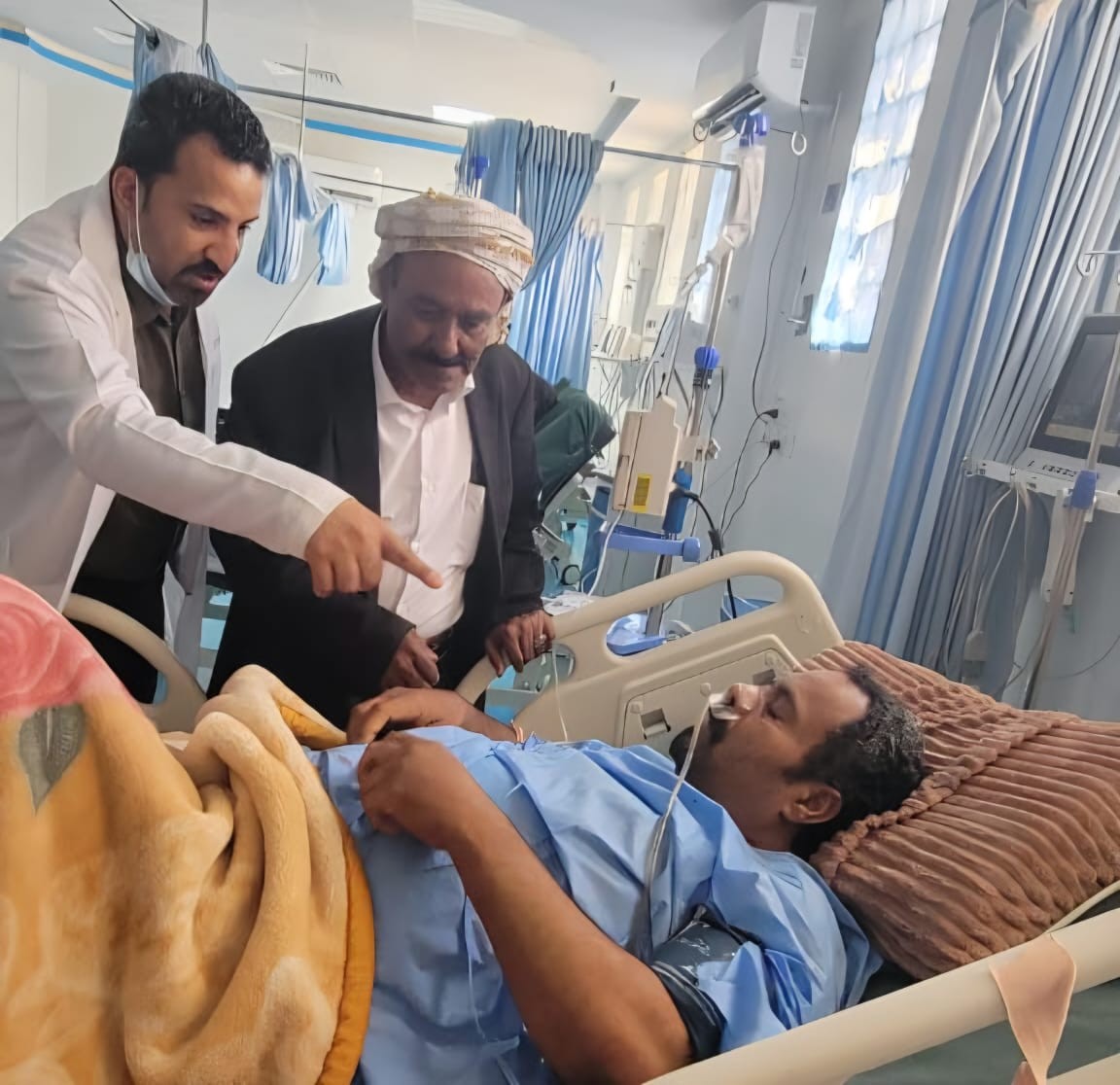 رئيس تنفيذية انتقالي شبوة يطمئن على جرحى التظاهرة السلمية في عتق