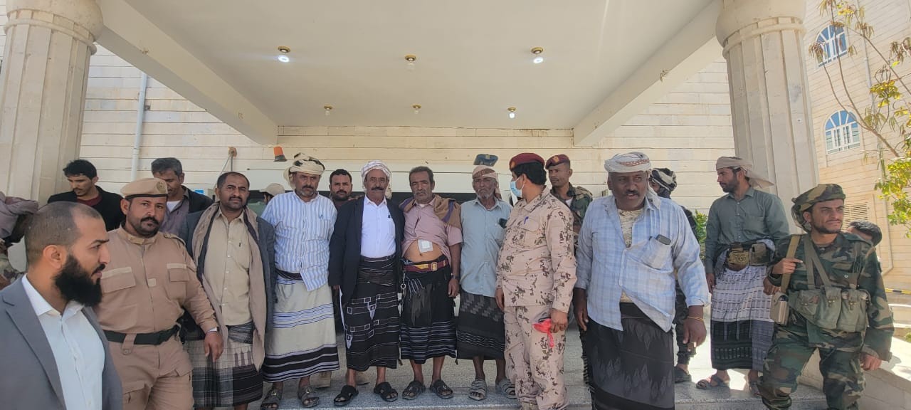 رئيس تنفيذية انتقالي شبوة يطمئن على جرحى التظاهرة السلمية في عتق