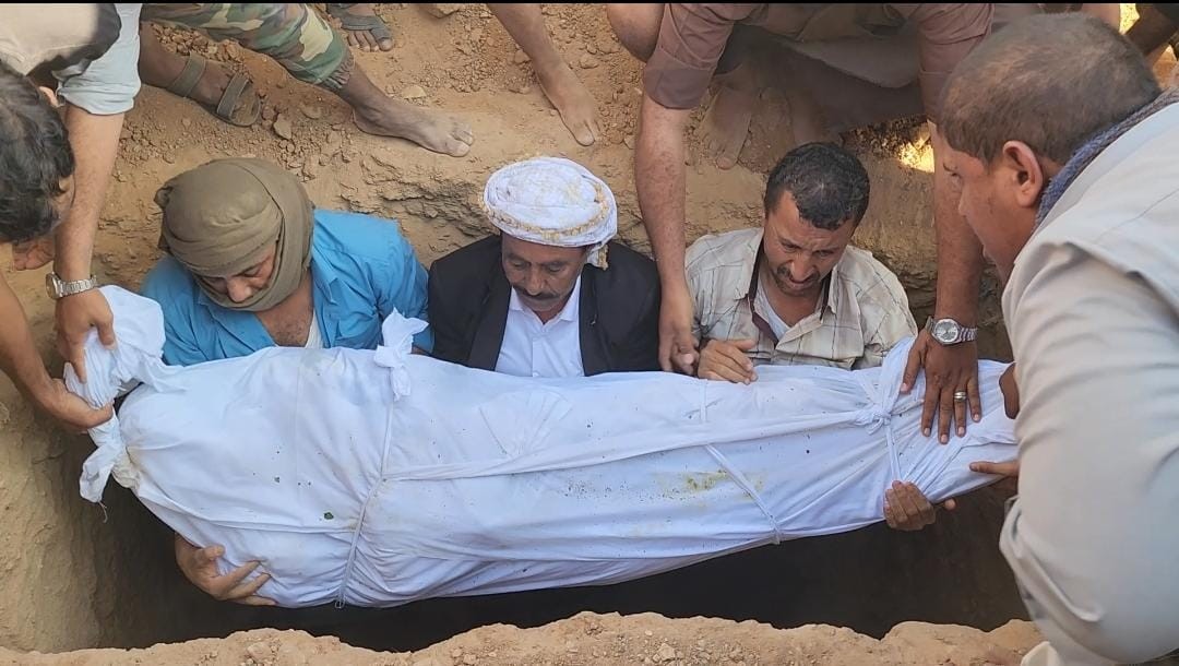 رئيس تنفيذية انتقالي شبوة يتقدم جموع مشيعي جثمان الشهيد خبازي