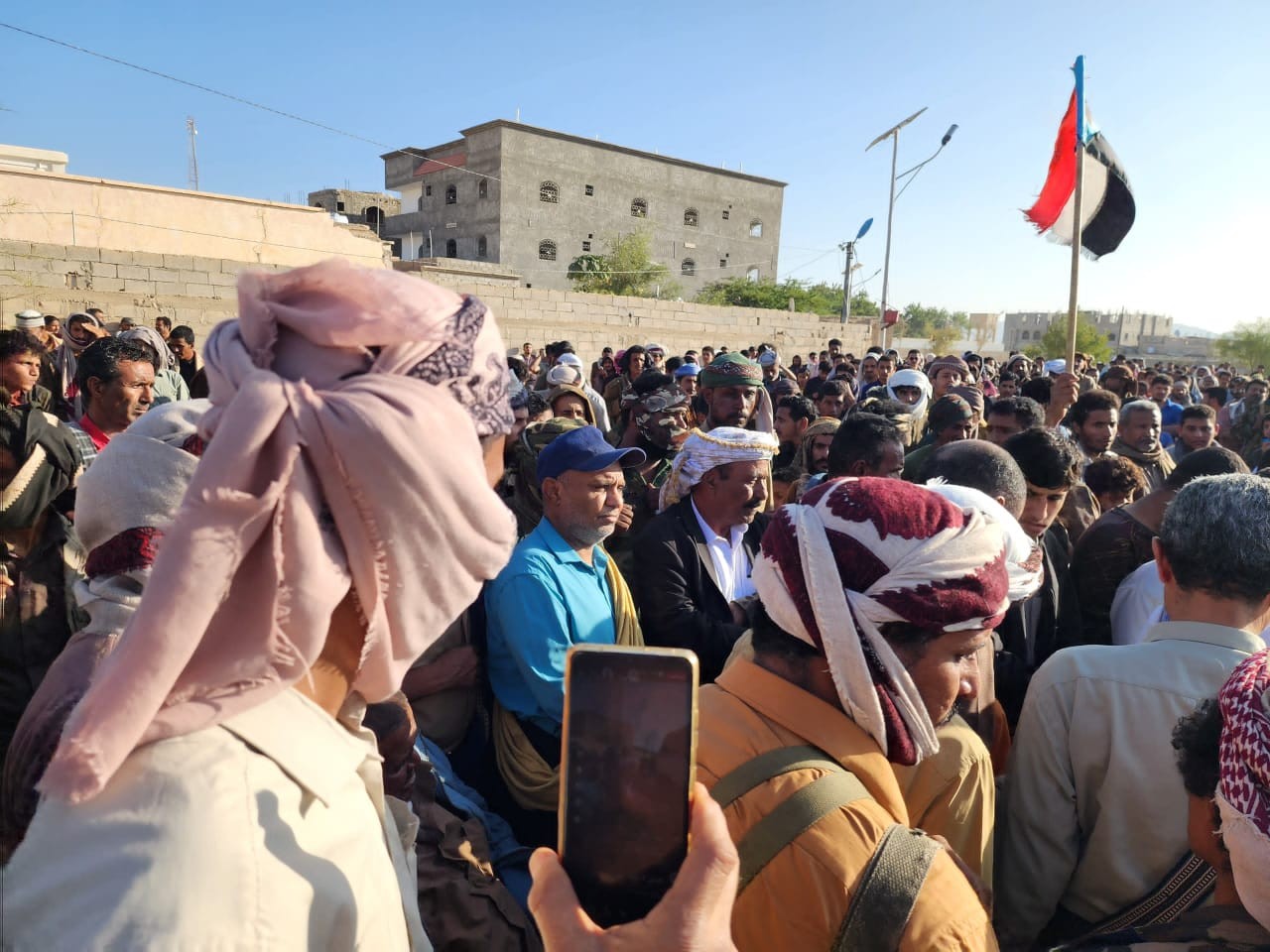 رئيس تنفيذية انتقالي شبوة يتقدم جموع مشيعي جثمان الشهيد خبازي