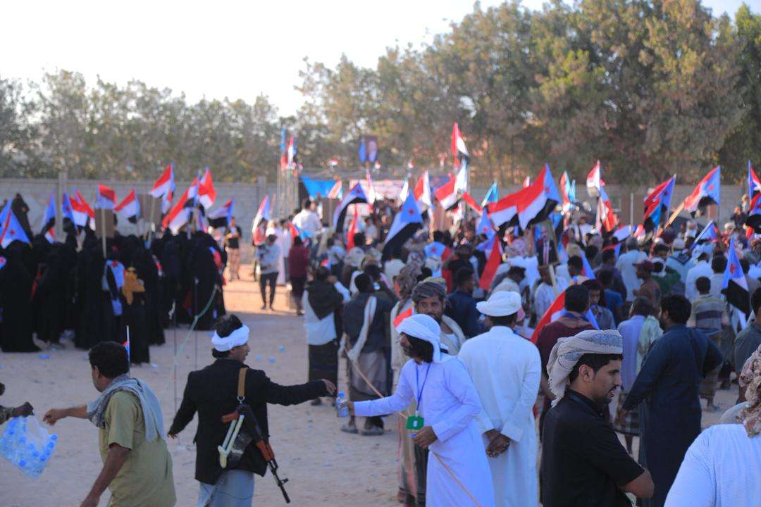 المهرة تشهد حشد جماهيري يجدد التفويض للمجلس الانتقالي الجنوبي(بيان)
