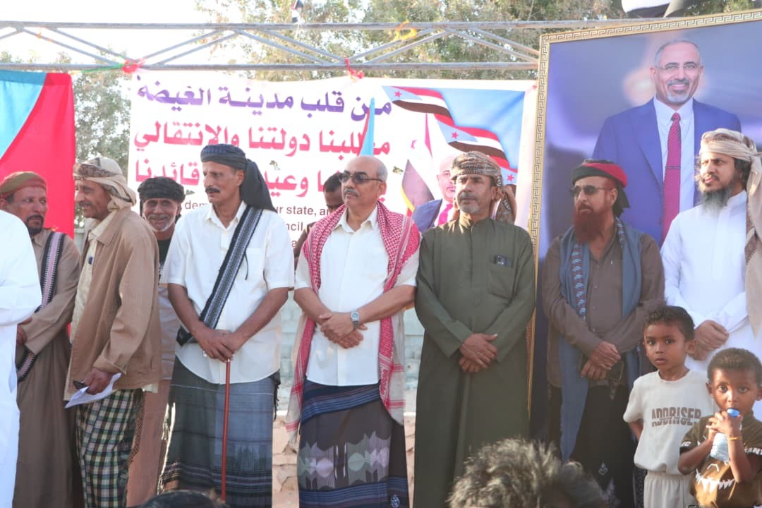 المهرة تشهد حشد جماهيري يجدد التفويض للمجلس الانتقالي الجنوبي(بيان)