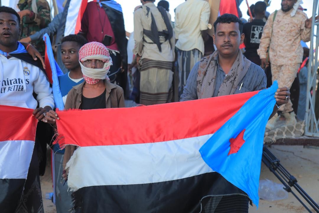 المهرة تشهد حشد جماهيري يجدد التفويض للمجلس الانتقالي الجنوبي(بيان)