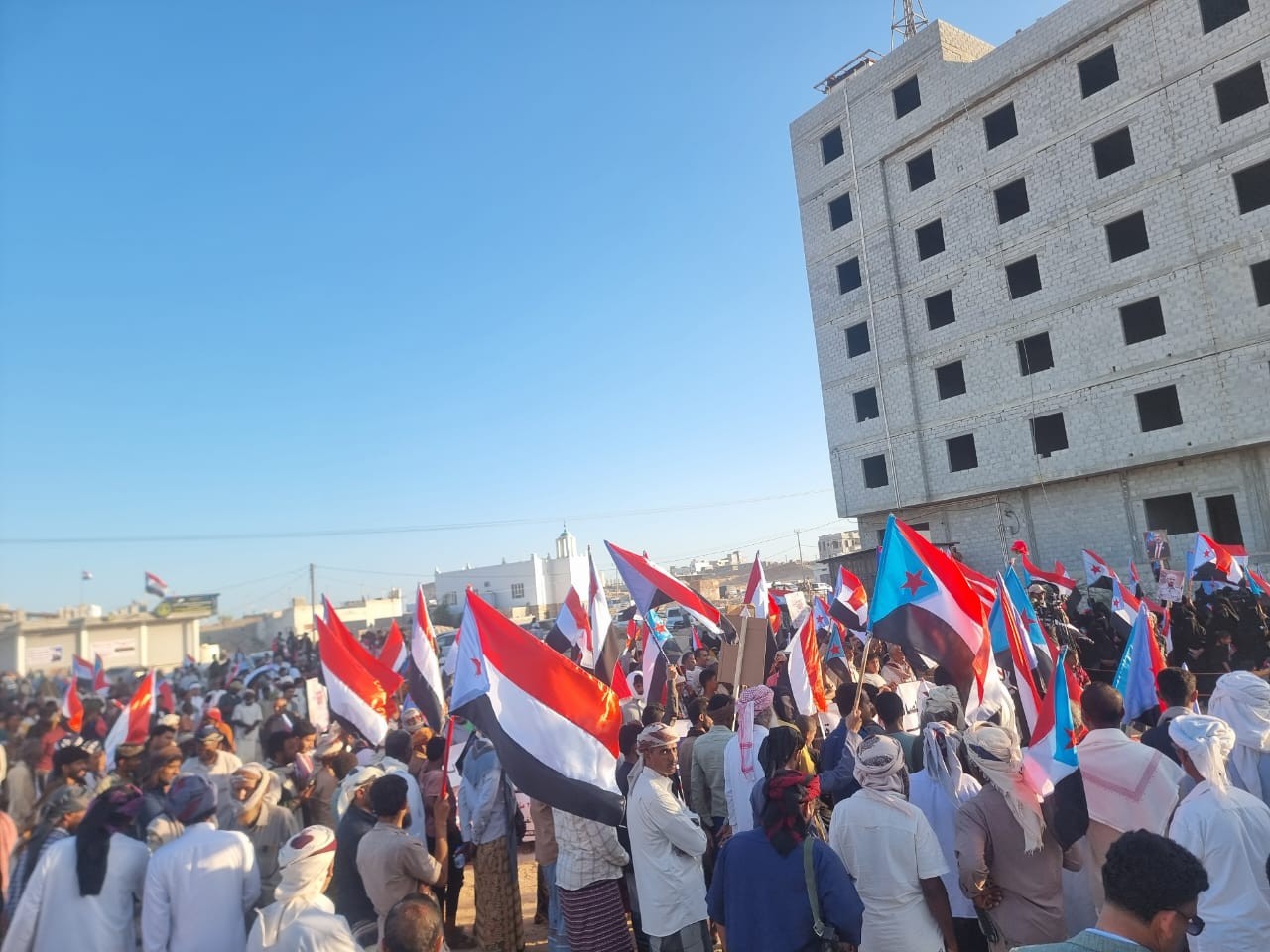 المهرة تشهد حشد جماهيري يجدد التفويض للمجلس الانتقالي الجنوبي(بيان)