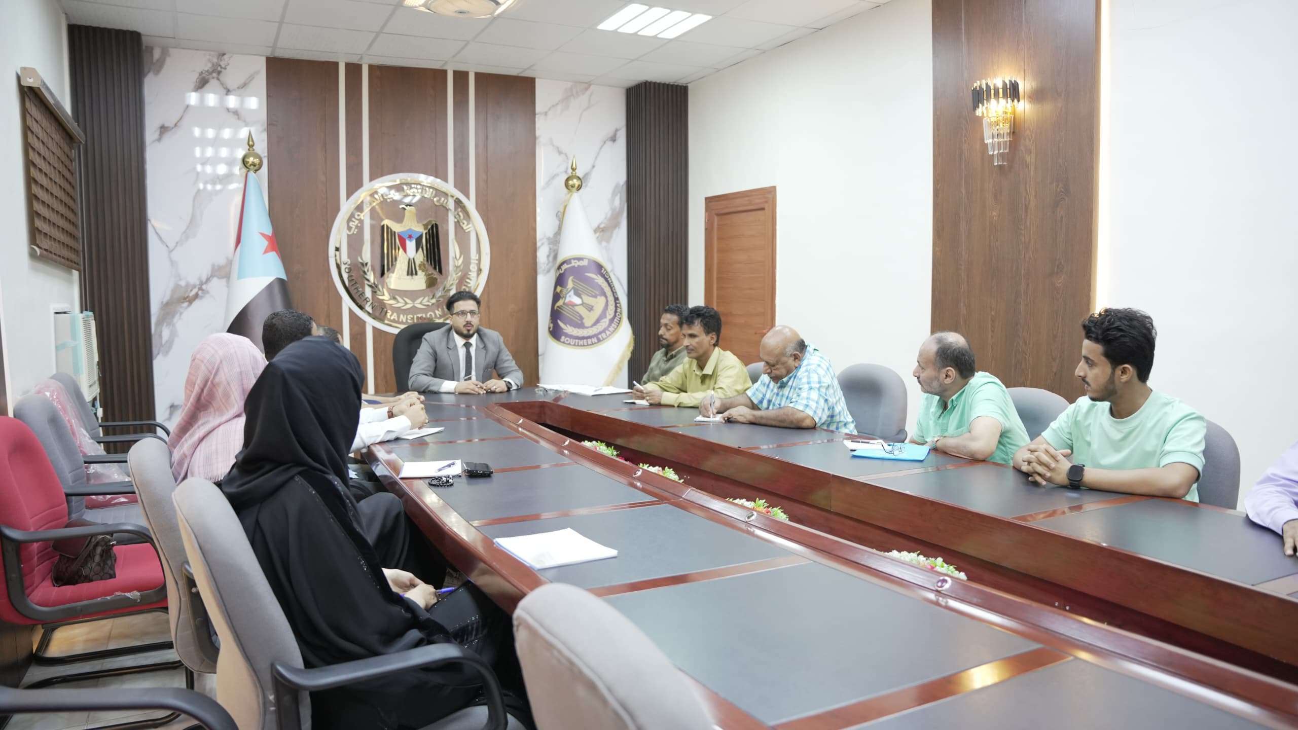 انتقالي العاصمة عدن يعقد لقاءً تشاورياً برؤساء الأقسام الإعلامية والثقافية بالمديريات