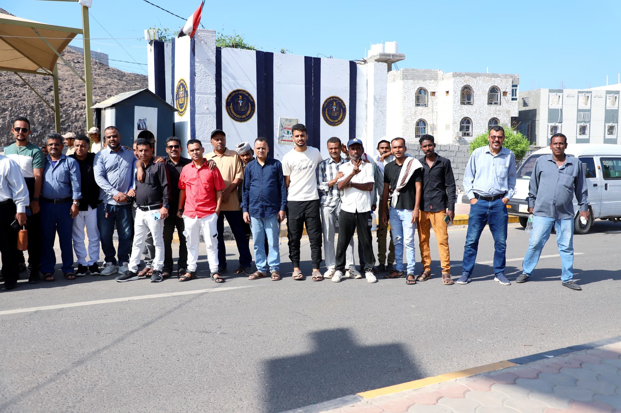 سلطات الأمر الواقع تدفع بشعب الجنوب نحو التصعيد الميداني رفضًا للوصاية السعودية وإغلاق مؤسساته السياسية