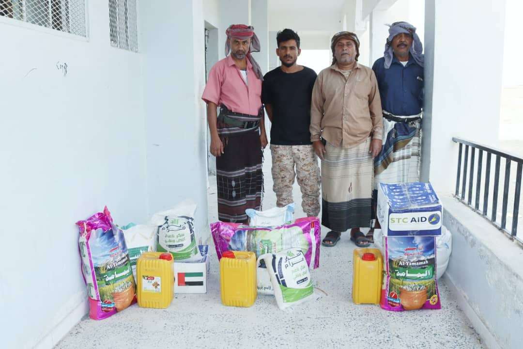 انتقالي المحفد يٌدشّن توزيع السلال الغذائية على الأسر المحتاجة