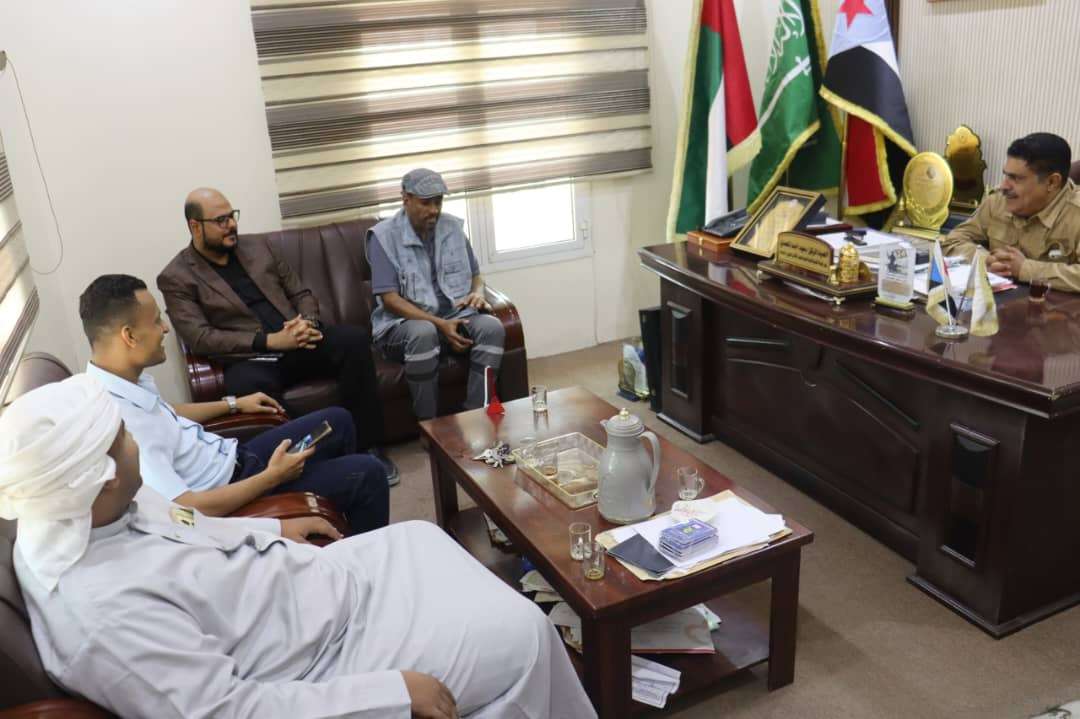 رئيس تنفيذية انتقالي حضرموت يلتقي المصور الصحفي رشيد بن شبراق ويشيد بمسيرته النضالية