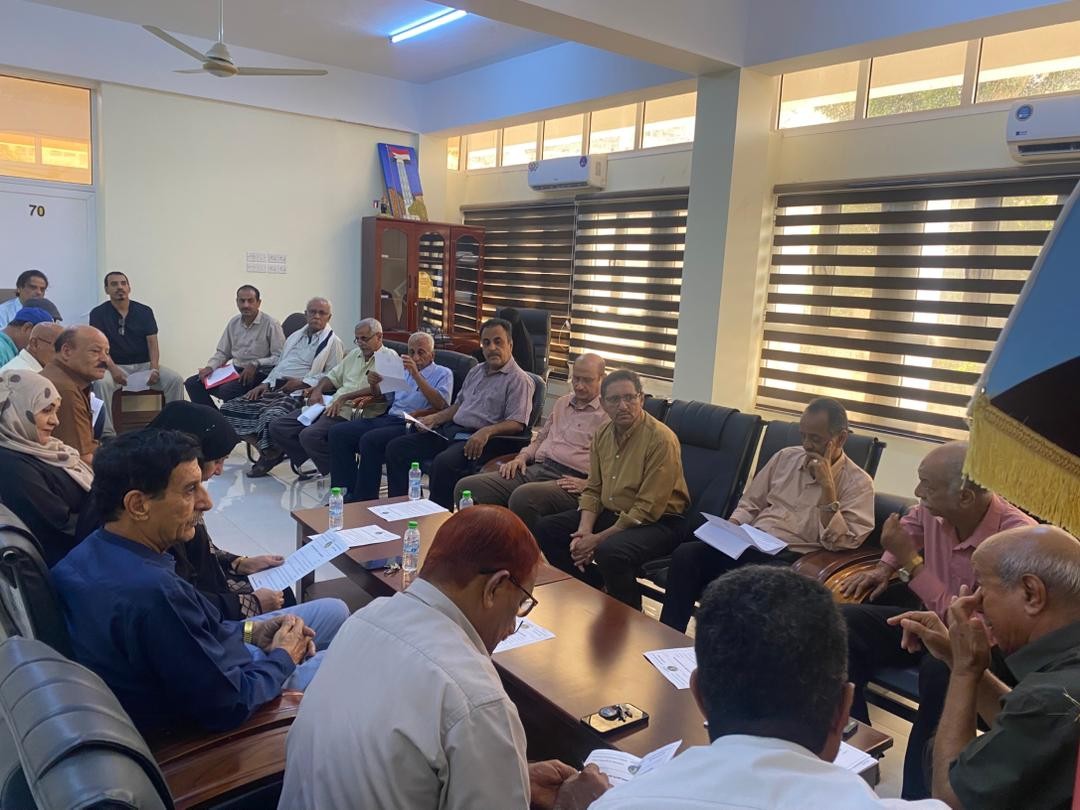 مجلس المستشارين يعقد اجتماعه ويُدين عملية القمع وإطلاق النار على المتظاهرين السلميين بالمكلا