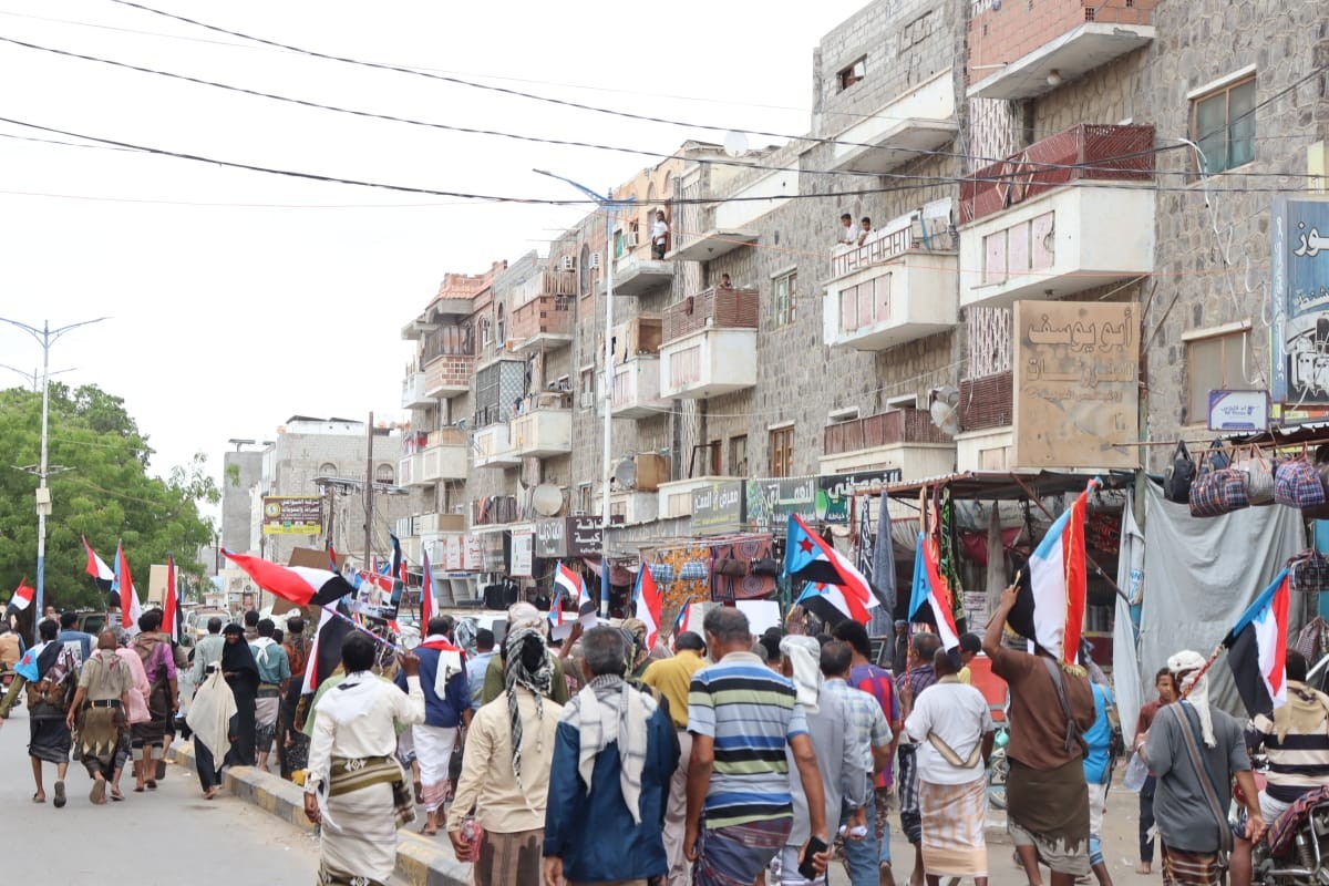 مديريات محافظة أبين تشهد مهرجانات ومسيرات احتجاجية تنديدًا بمجزرة المكلا وتضامنًا مع حضرموت