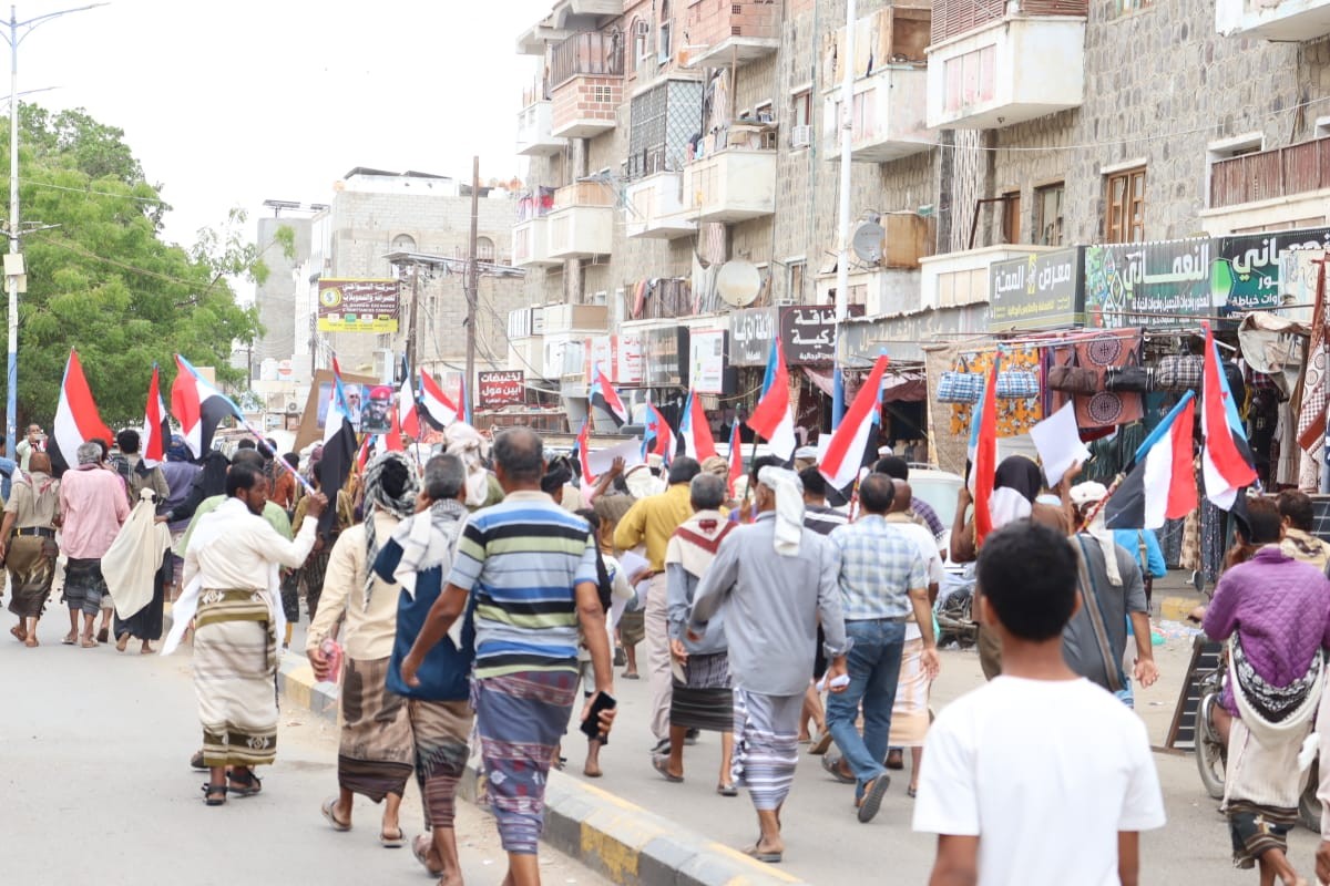 مديريات محافظة أبين تشهد مهرجانات ومسيرات احتجاجية تنديدًا بمجزرة المكلا وتضامنًا مع حضرموت
