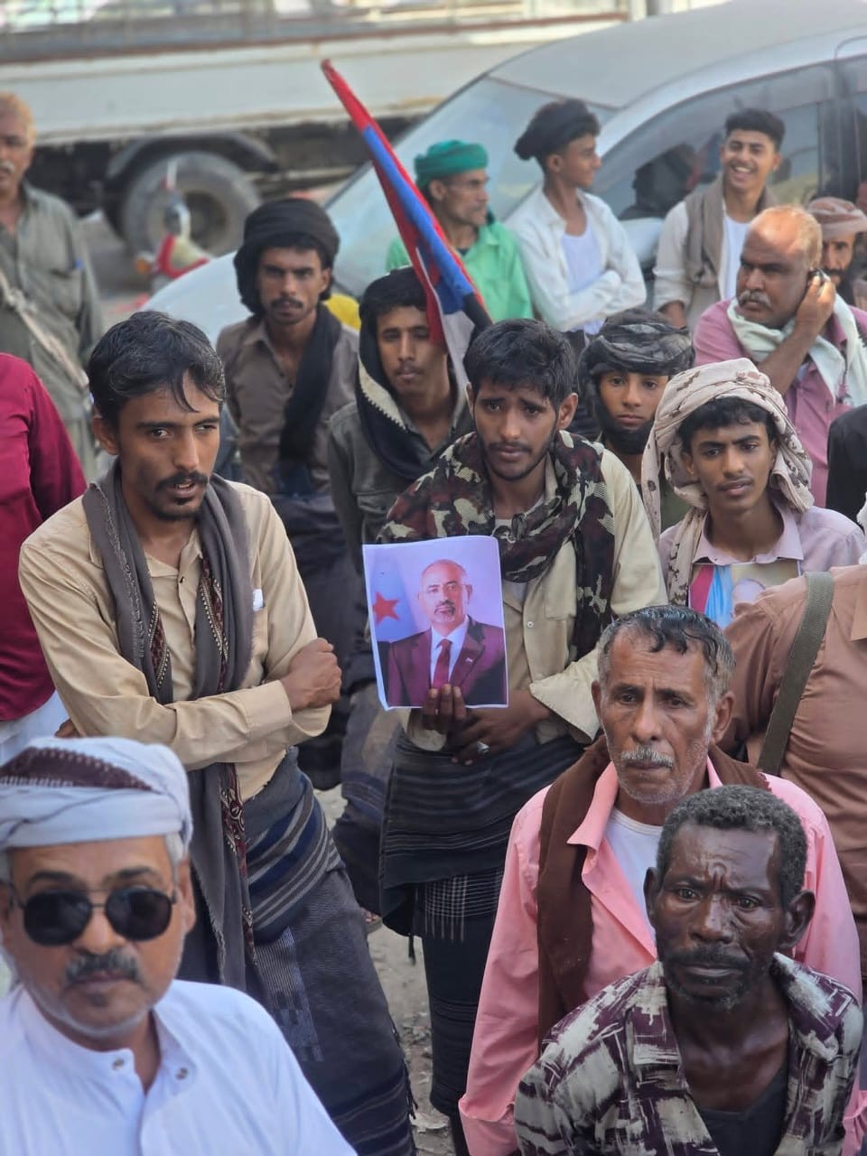 تلبية لدعوة المجلس الانتقالي.. مسيرة حاشدة في شبوة تضامناً مع أبناء حضرموت 2 تلبية لدعوة المجلس الانتقالي.. مسيرة حاشدة في شبوة تضامناً مع أبناء حضرموت