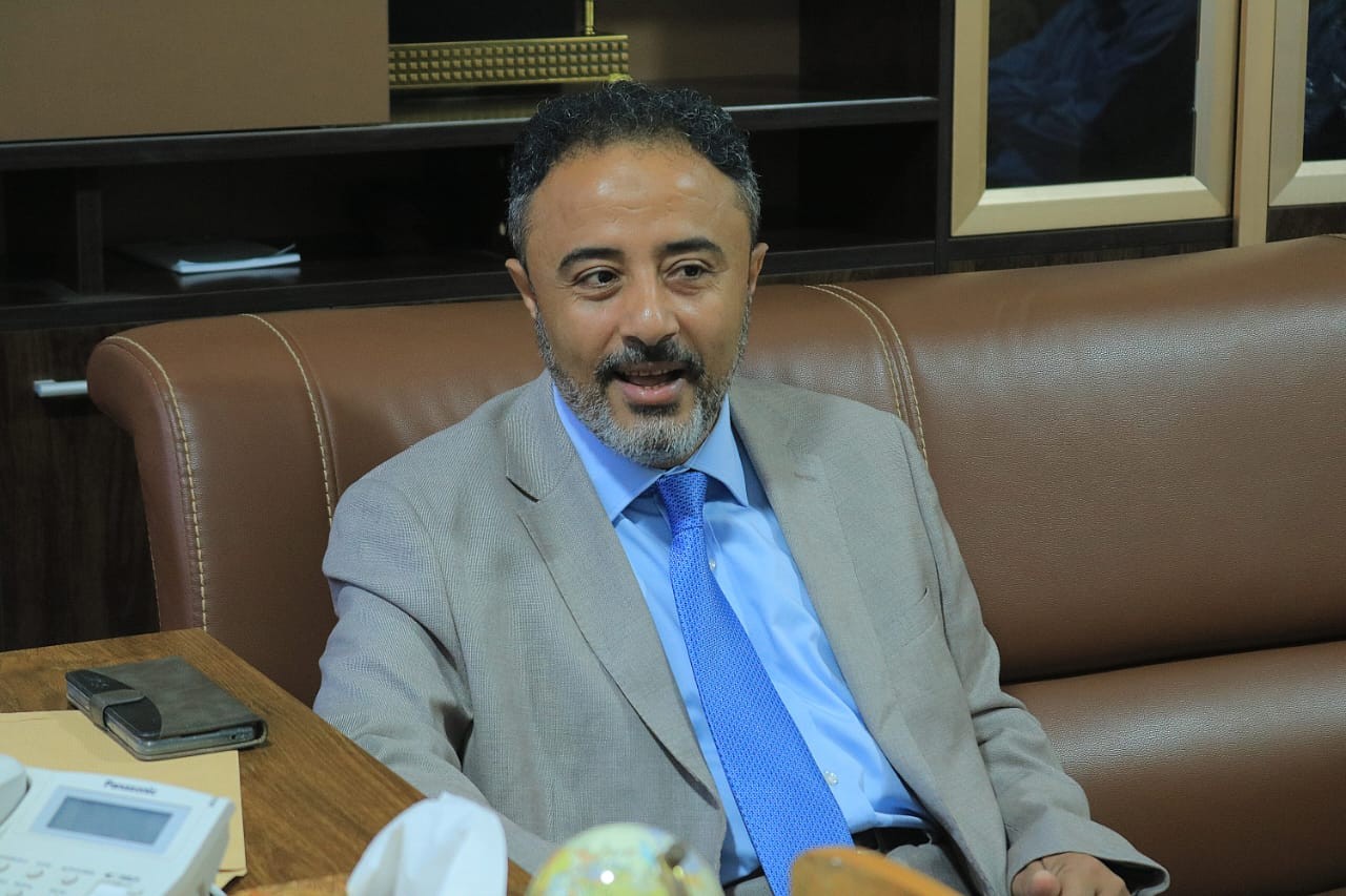 القائم بأعمال الأمين العام يطلع على سير العمل في تنفيذية انتقالي أبين والأوضاع العامة بالمحافظة