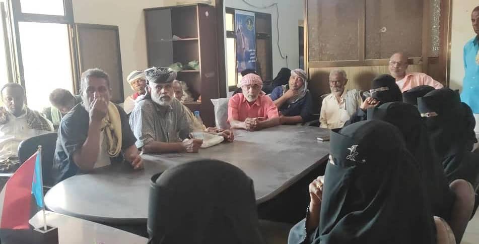 رئيس تنفيذية انتقالي الحوطة يناقش مع رؤساء اللجان المحلية للمجلس تحضيرات المشاركة في مليونية 4 مايو