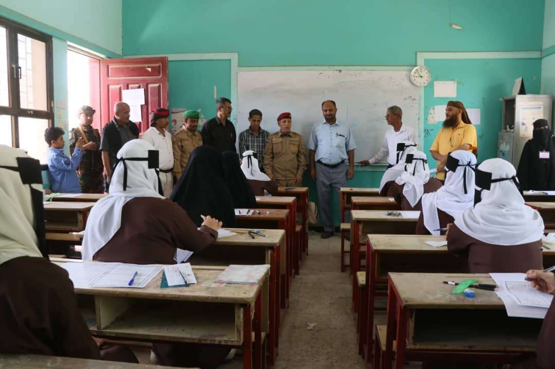 رئيس تنفيذية انتقالي الضالع يدشن امتحانات الثانوية العامة في ثانوية عائشة للبنات