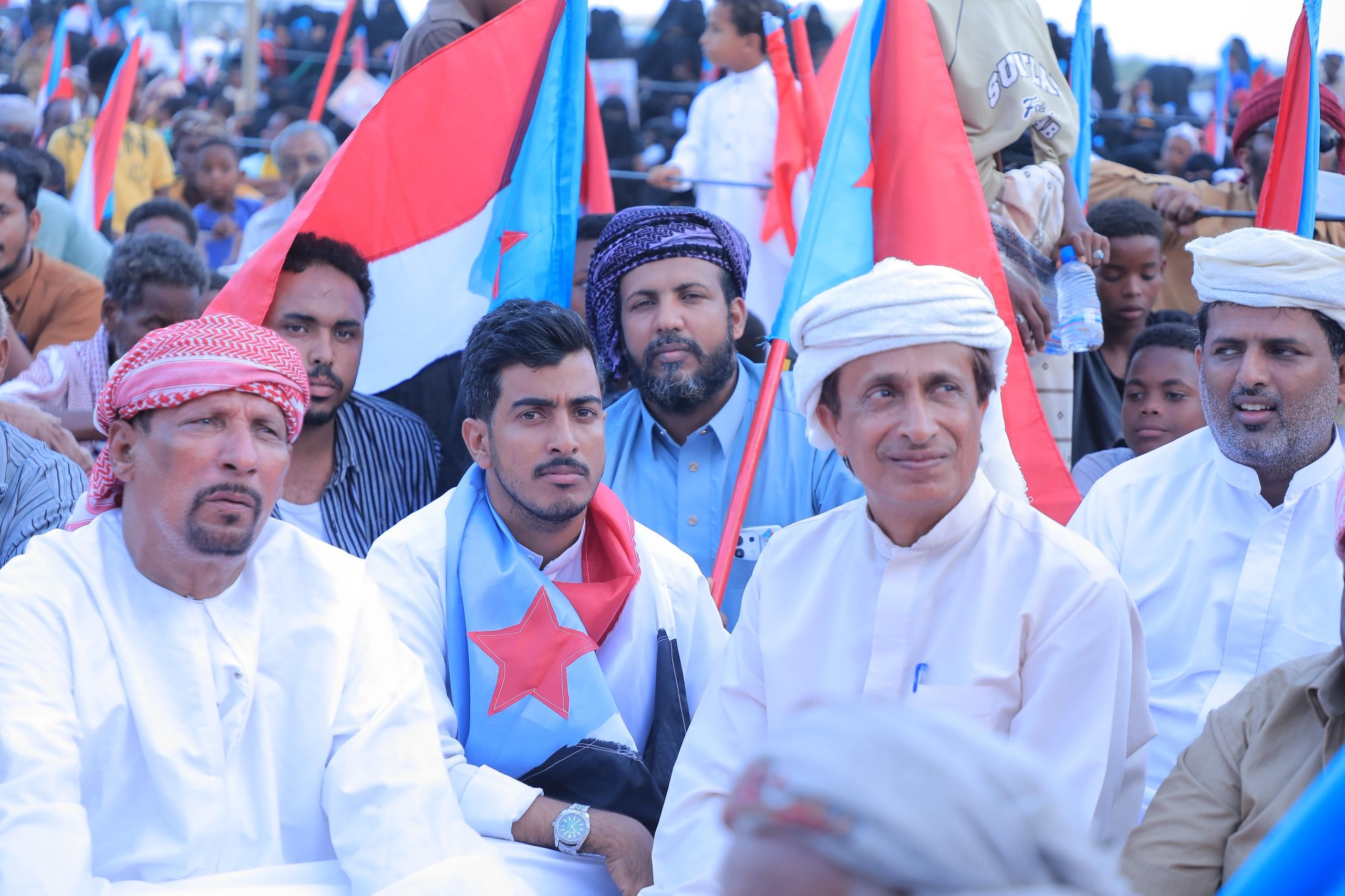 أبناء المهرة يجددون العهد والتفويض للرئيس الزُبيدي في فعالية جماهيرية حاشدة بالمسيلة إحياءً لذكرى إعلان عدن