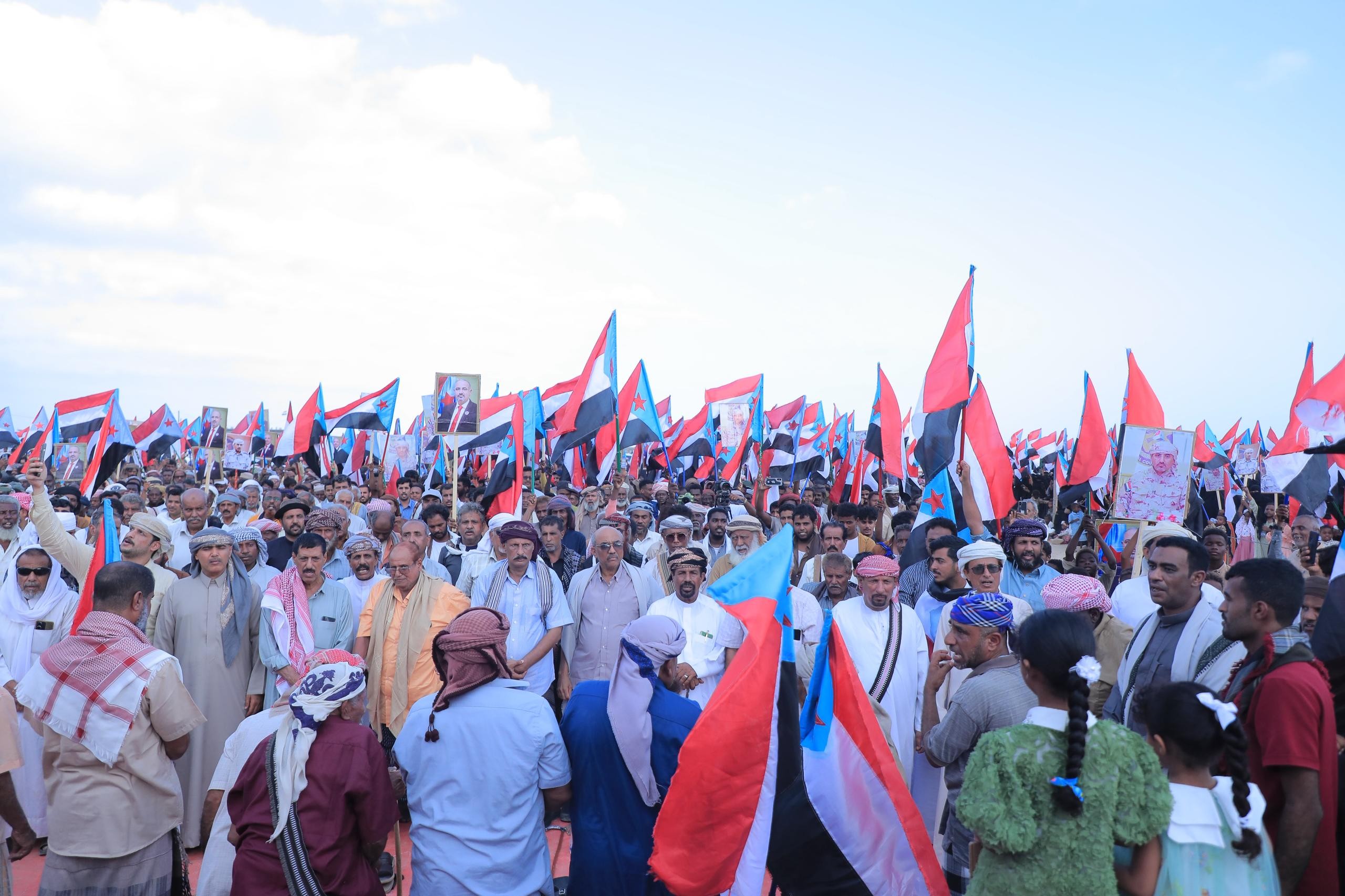 أبناء المهرة يجددون العهد والتفويض للرئيس الزُبيدي في فعالية جماهيرية حاشدة بالمسيلة إحياءً لذكرى إعلان عدن