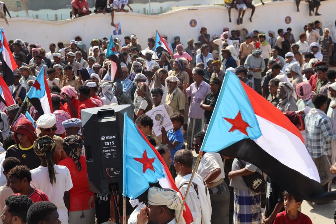 سقطرى تحيي الذكرى التاسعة لإعلان عدن بفعالية جماهيرية حاشدة لتجديد التفويض للرئيس الزُبيدي