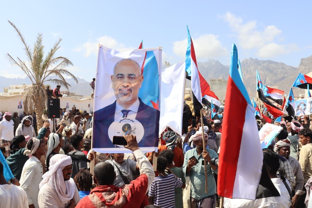 سقطرى تحيي الذكرى التاسعة لإعلان عدن بفعالية جماهيرية حاشدة لتجديد التفويض للرئيس الزُبيدي