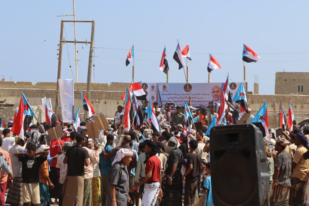 سقطرى تحيي الذكرى التاسعة لإعلان عدن بفعالية جماهيرية حاشدة لتجديد التفويض للرئيس الزُبيدي