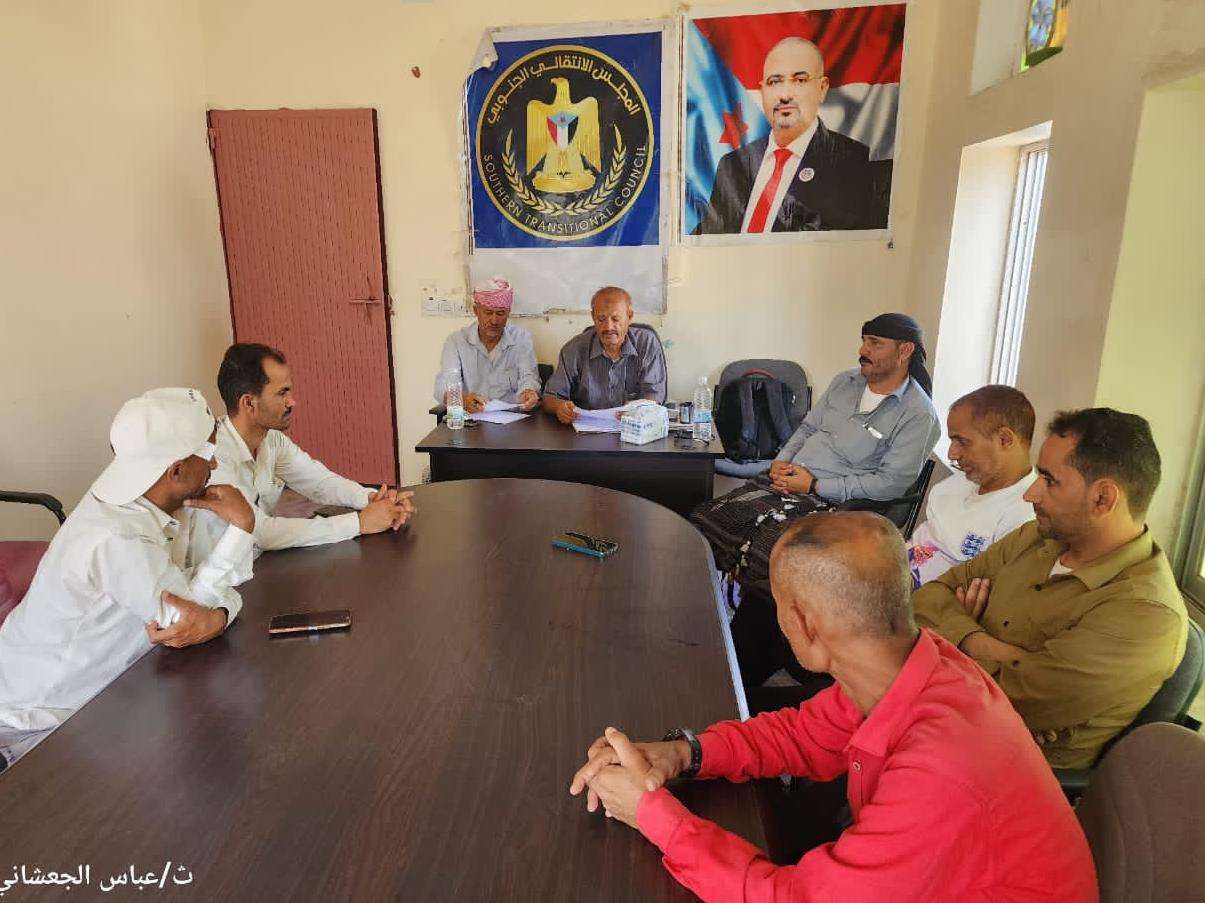 تنفيذية انتقالي حالمين تعقد اجتماعها الدوري وتدين الأوامر القهرية بحق قيادات الجنوب