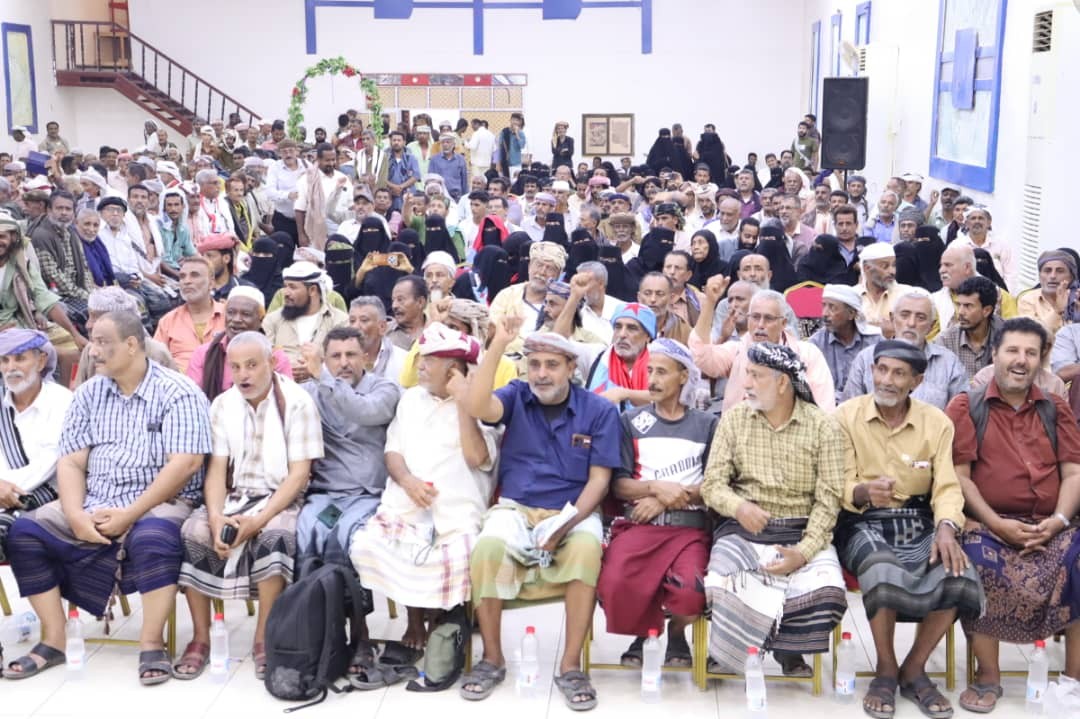 برعاية الرئيس الزُبيدي.. انتقالي أبين يعقد لقاءً موسعًا ويجدد التمسك بالثوابت الوطنية الجنوبية