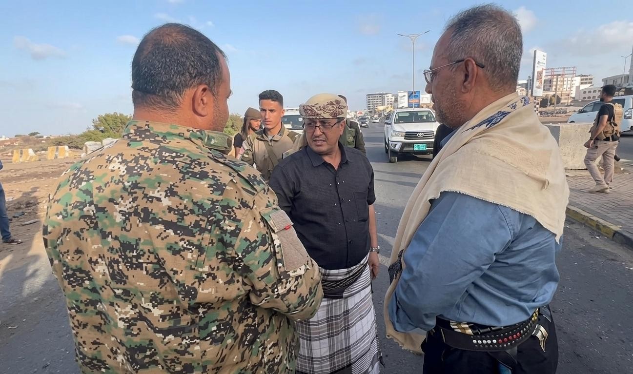 القائم بأعمال الأمين العام ينفذ زيارة عيدية للنقاط الأمنية في العاصمة عدن ويشيد بجهود رجال الأمن في حفظ الاستقرار