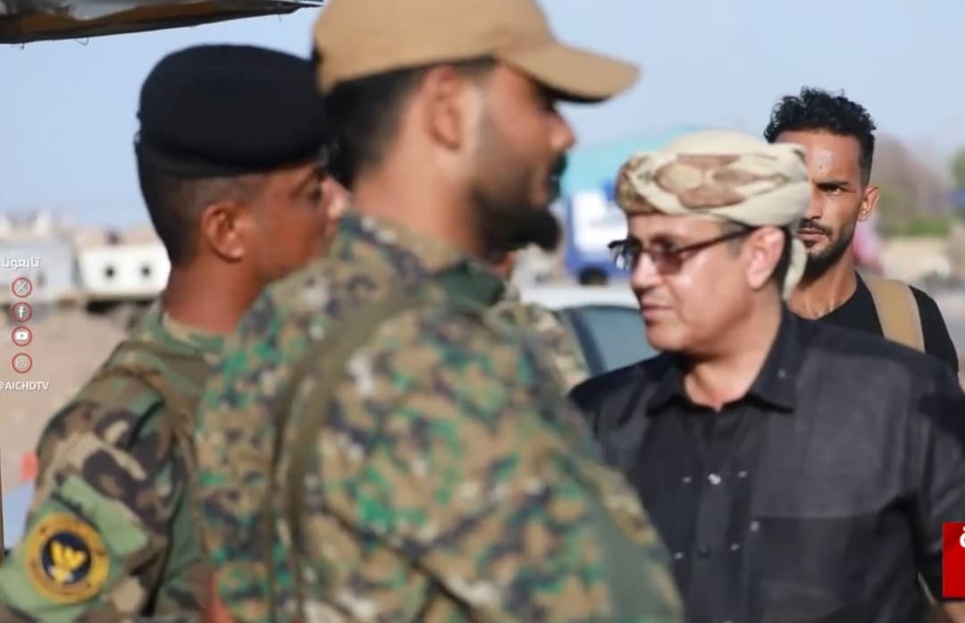 القائم بأعمال الأمين العام ينفذ زيارة عيدية للنقاط الأمنية في العاصمة عدن ويشيد بجهود رجال الأمن في حفظ الاستقرار