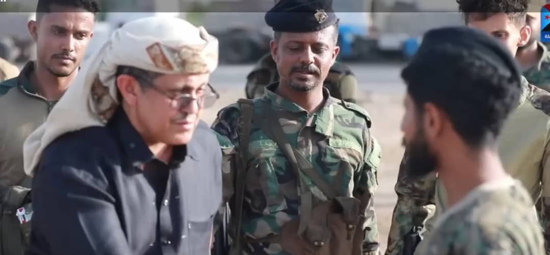 القائم بأعمال الأمين العام ينفذ زيارة عيدية للنقاط الأمنية في العاصمة عدن ويشيد بجهود رجال الأمن في حفظ الاستقرار