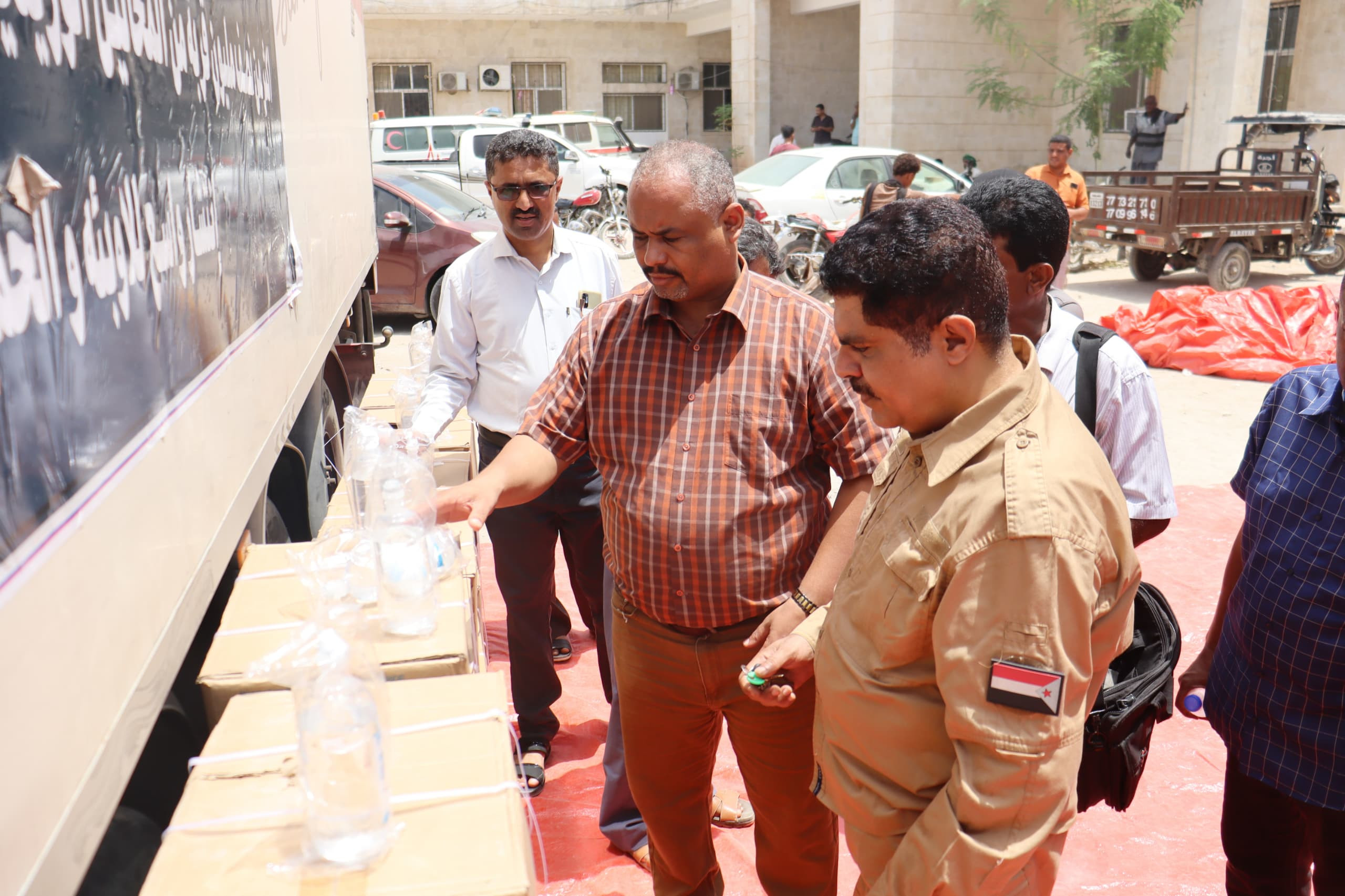 بدعم من الرئيس الزُبيدي.. تدشين توزيع المحاليل الوريدية لمواجهة تفشي الحميات والأوبئة في محافظة حضرموت