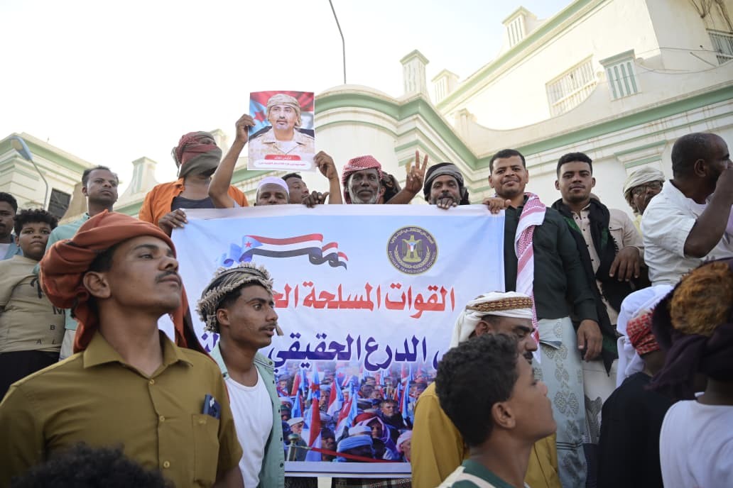 استجابة لدعوة المجلس الانتقالي.. جماهير وادي وصحراء حضرموت تحتشد في سيئون وتؤكد رفض الوصاية السعودية ومناهضة الاحتلال 1 استجابة لدعوة المجلس الانتقالي.. جماهير وادي وصحراء حضرموت تحتشد في سيئون وتؤكد رفض الوصاية السعودية ومناهضة الاحتلال