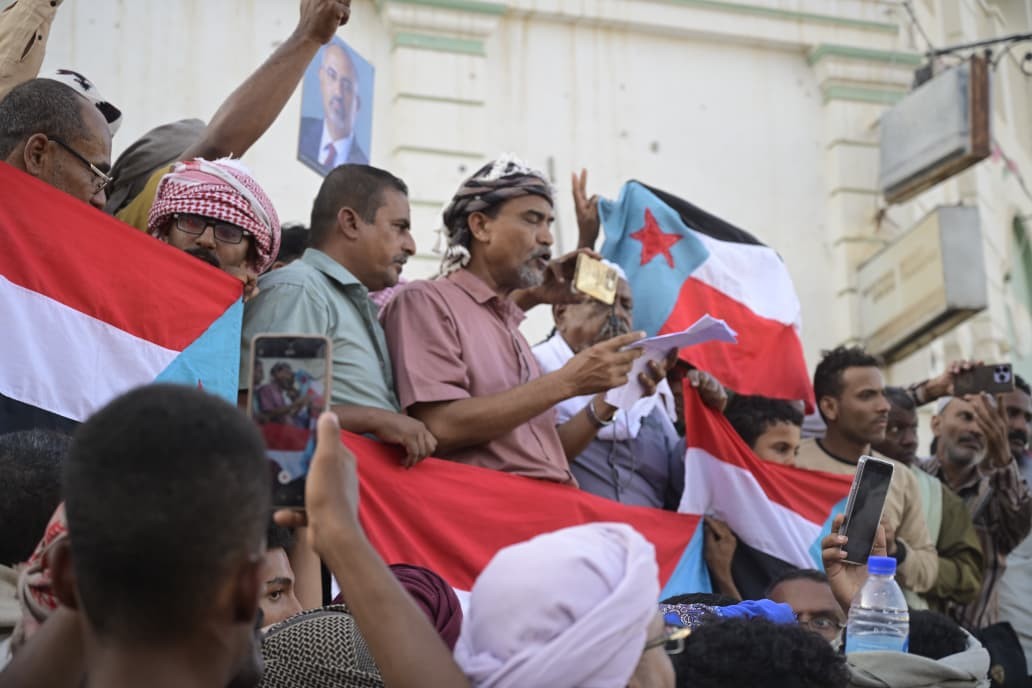 استجابة لدعوة المجلس الانتقالي.. جماهير وادي وصحراء حضرموت تحتشد في سيئون وتؤكد رفض الوصاية السعودية ومناهضة الاحتلال 4 استجابة لدعوة المجلس الانتقالي.. جماهير وادي وصحراء حضرموت تحتشد في سيئون وتؤكد رفض الوصاية السعودية ومناهضة الاحتلال