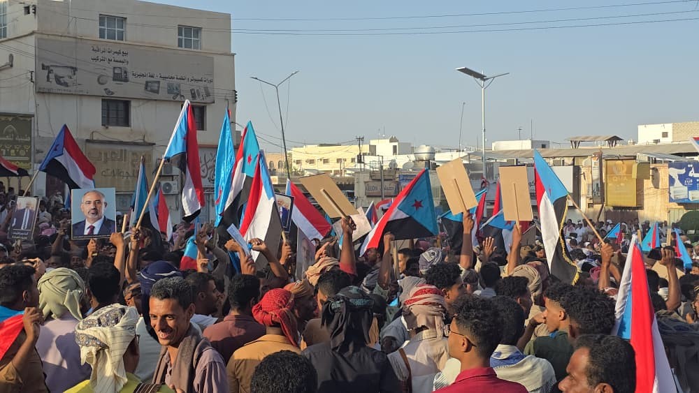 استجابة لدعوة المجلس الانتقالي.. جماهير وادي وصحراء حضرموت تحتشد في سيئون وتؤكد رفض الوصاية السعودية ومناهضة الاحتلال 10 استجابة لدعوة المجلس الانتقالي.. جماهير وادي وصحراء حضرموت تحتشد في سيئون وتؤكد رفض الوصاية السعودية ومناهضة الاحتلال