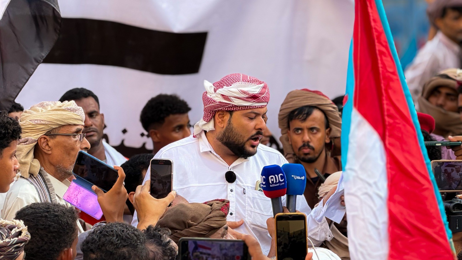 استجابة لدعوة المجلس الانتقالي .. ابناء حضرموت يحتشدون في المكلا رفضا للوصاية السعودية ومناهضة الاحتلال استجابة لدعوة المجلس الانتقالي .. ابناء حضرموت يحتشدون في المكلا رفضا للوصاية السعودية ومناهضة الاحتلال