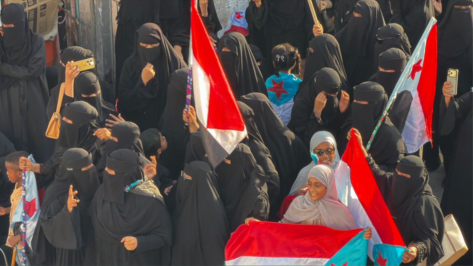 استجابة لدعوة المجلس الانتقالي .. ابناء حضرموت يحتشدون في المكلا رفضا للوصاية السعودية ومناهضة الاحتلال 8 استجابة لدعوة المجلس الانتقالي .. ابناء حضرموت يحتشدون في المكلا رفضا للوصاية السعودية ومناهضة الاحتلال