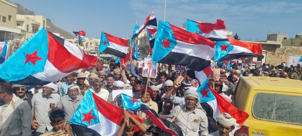 سقطرى تشهد حشودًا جماهيرية للتصعيد ضد الوصاية والاحتلال في ذكرى 7 يوليو