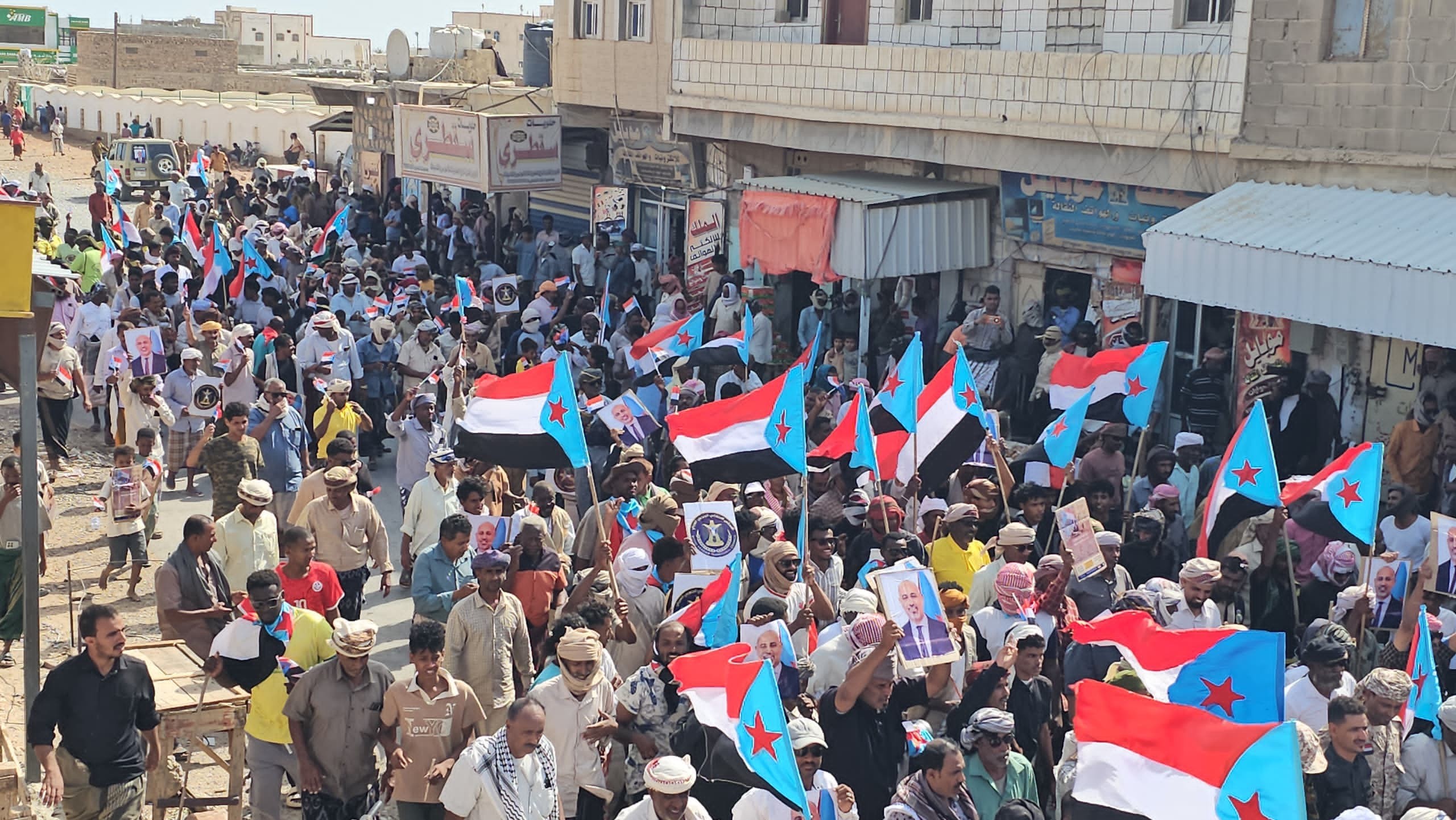سقطرى تشهد حشودًا جماهيرية للتصعيد ضد الوصاية والاحتلال في ذكرى 7 يوليو