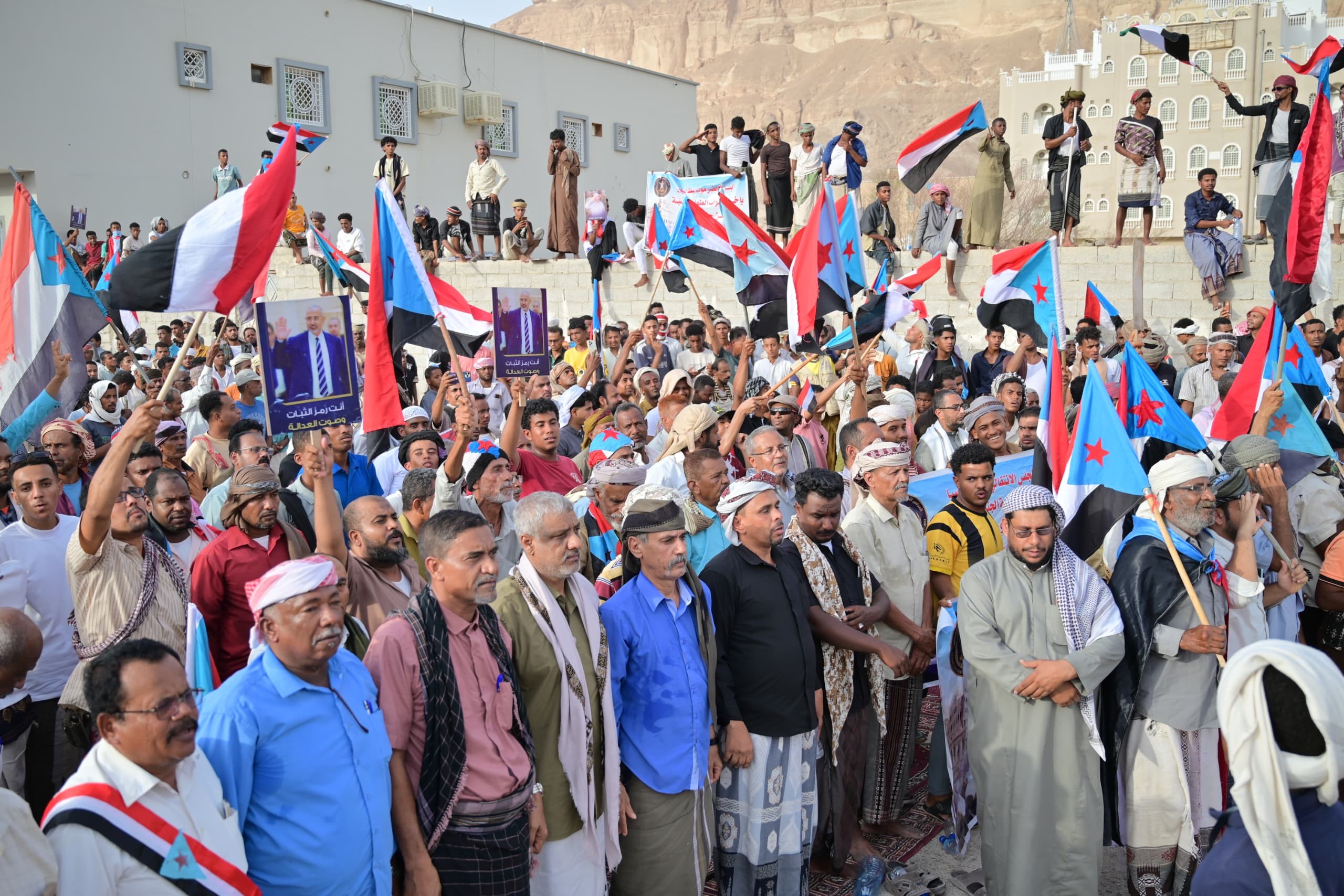 استجابة لدعوة المجلس.. أبناء وادي حضرموت يحتشدون في مليونية "التصعيد ضد الوصاية والاحتلال" 1 استجابة لدعوة المجلس.. أبناء وادي حضرموت يحتشدون في مليونية "التصعيد ضد الوصاية والاحتلال"