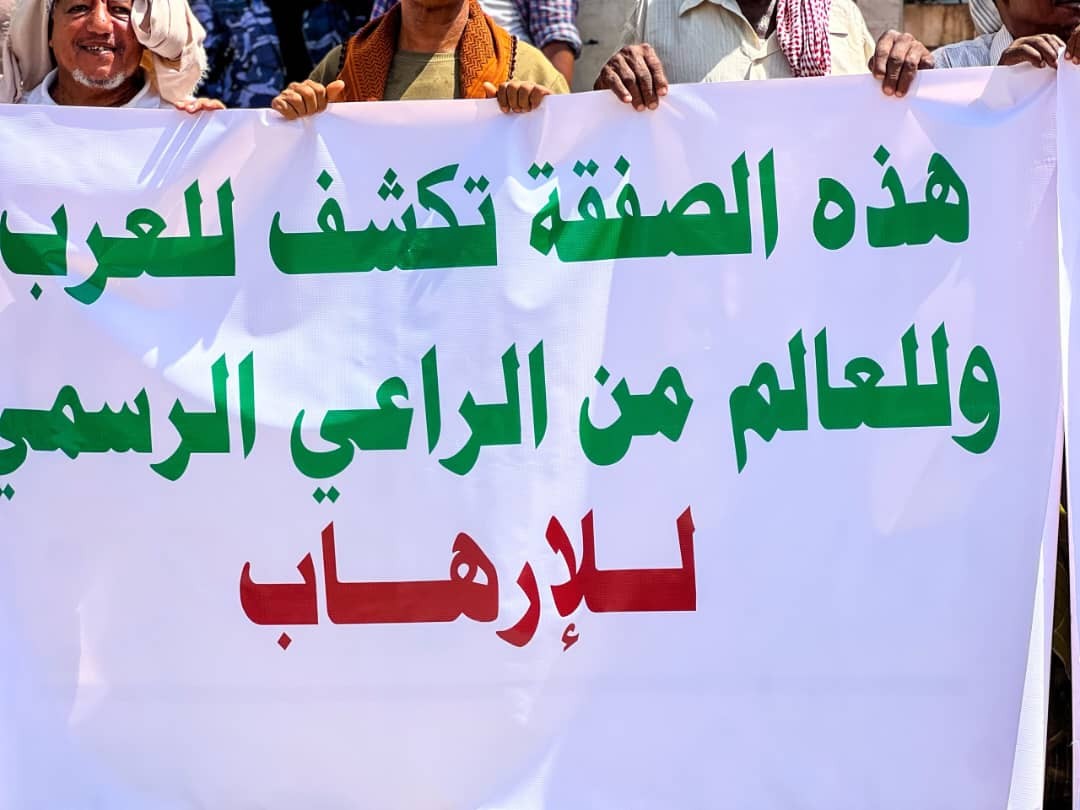 وقفة احتجاجية غاضبة في المكلا ترفض إدراج مدانين بالإرهاب ضمن صفقة تبادل الأسرى 3 وقفة احتجاجية غاضبة في المكلا ترفض إدراج مدانين بالإرهاب ضمن صفقة تبادل الأسرى