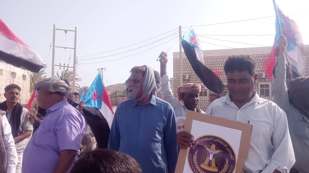 احتشاد جماهيري في قلنسية وعبدالكوري يرفض مشاريع الوصاية والاحتلال ويؤكد التمسك بالسيادة الجنوبية 2 احتشاد جماهيري في قلنسية وعبدالكوري يرفض مشاريع الوصاية والاحتلال ويؤكد التمسك بالسيادة الجنوبية