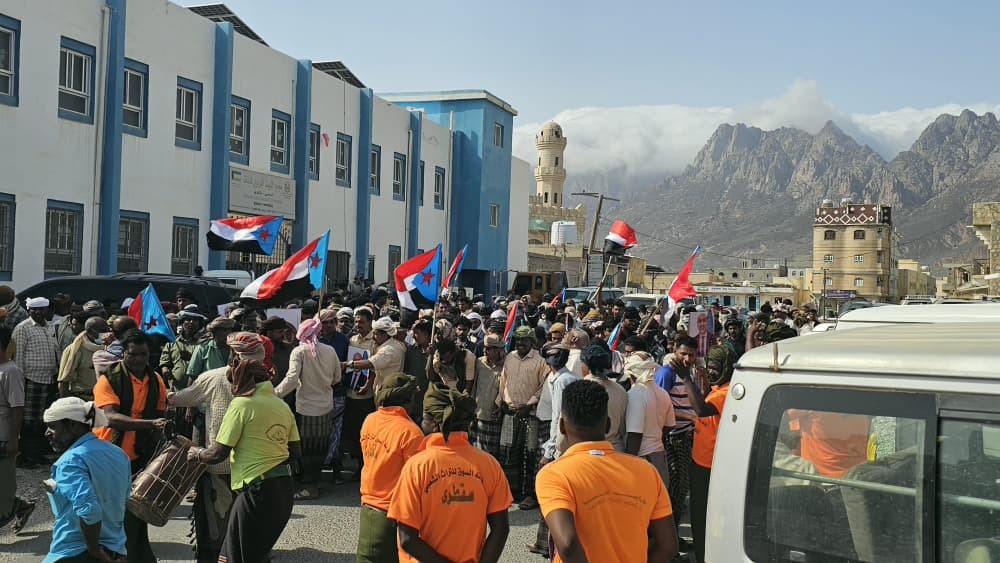 احتشاد جماهيري في حديبو يرفض مشاريع الوصاية والاحتلال الخارجي ويؤكد التمسك بالسيادة والقرار الجنوبي المستقل 3 احتشاد جماهيري في حديبو يرفض مشاريع الوصاية والاحتلال الخارجي ويؤكد التمسك بالسيادة والقرار الجنوبي المستقل