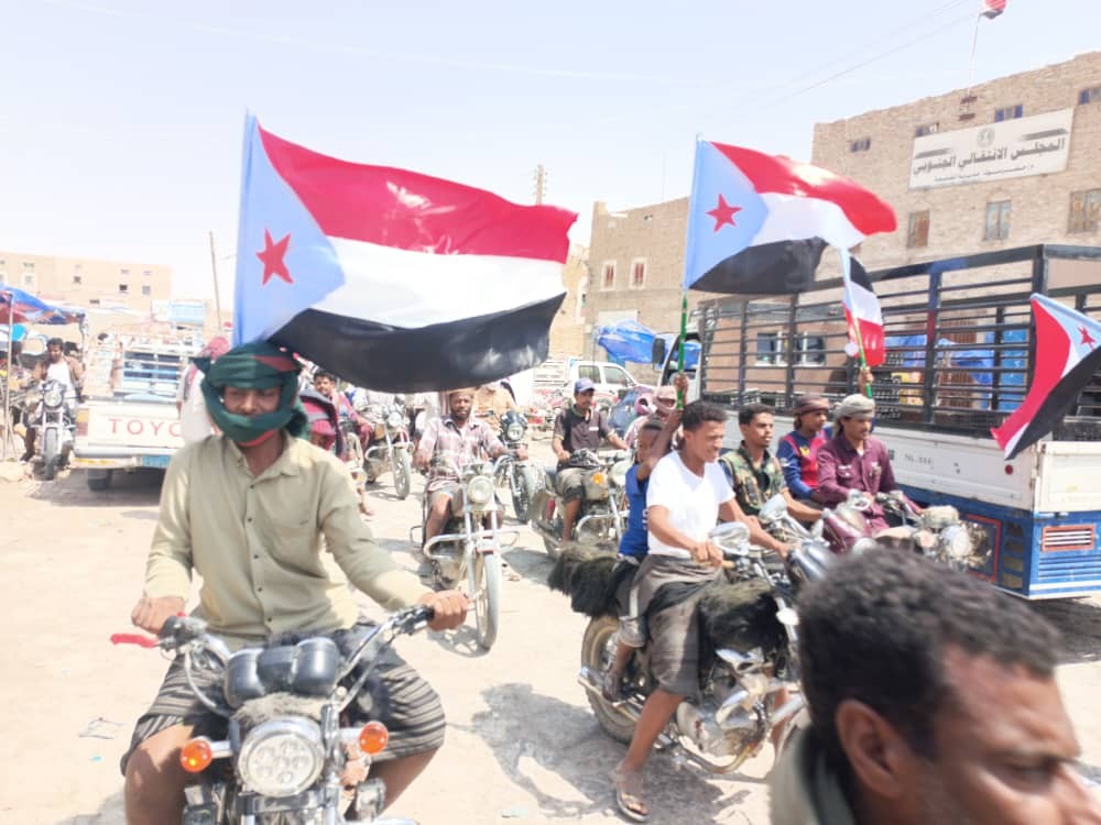 مسيرة جماهيرية حاشدة في الضليعة رفضا للوصاية وتتوعد بتصعيد سلمي متواصل حتى تحقيق المطالب 1 مسيرة جماهيرية حاشدة في الضليعة رفضا للوصاية وتتوعد بتصعيد سلمي متواصل حتى تحقيق المطالب