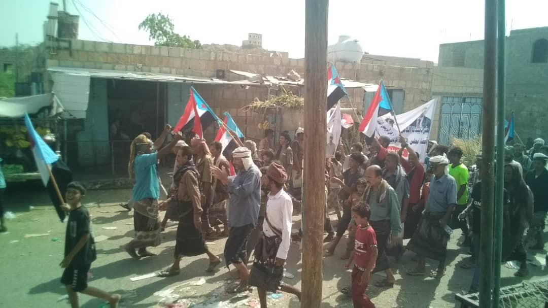 مسيرات جماهيرية حاشدة في مديريات أبين تجدد رفض الوصاية والتمسك بالمشروع الجنوبي التحرري 1 مسيرات جماهيرية حاشدة في مديريات أبين تجدد رفض الوصاية والتمسك بالمشروع الجنوبي التحرري