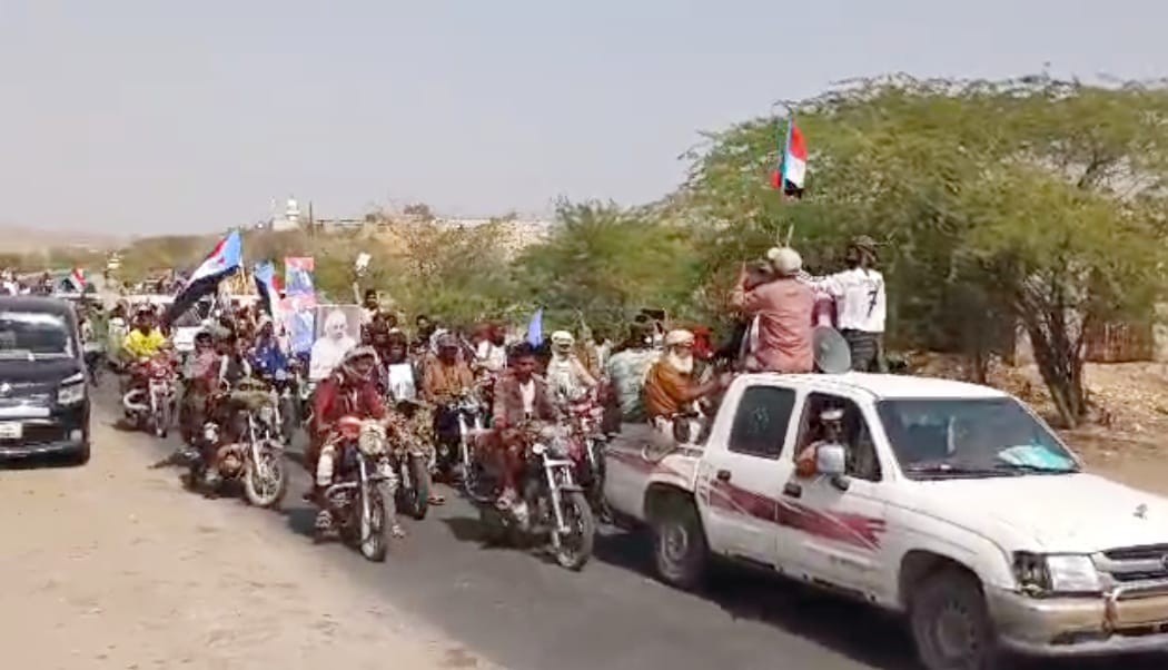 مسيرات جماهيرية حاشدة في مديريات أبين تجدد رفض الوصاية والتمسك بالمشروع الجنوبي التحرري 3 مسيرات جماهيرية حاشدة في مديريات أبين تجدد رفض الوصاية والتمسك بالمشروع الجنوبي التحرري